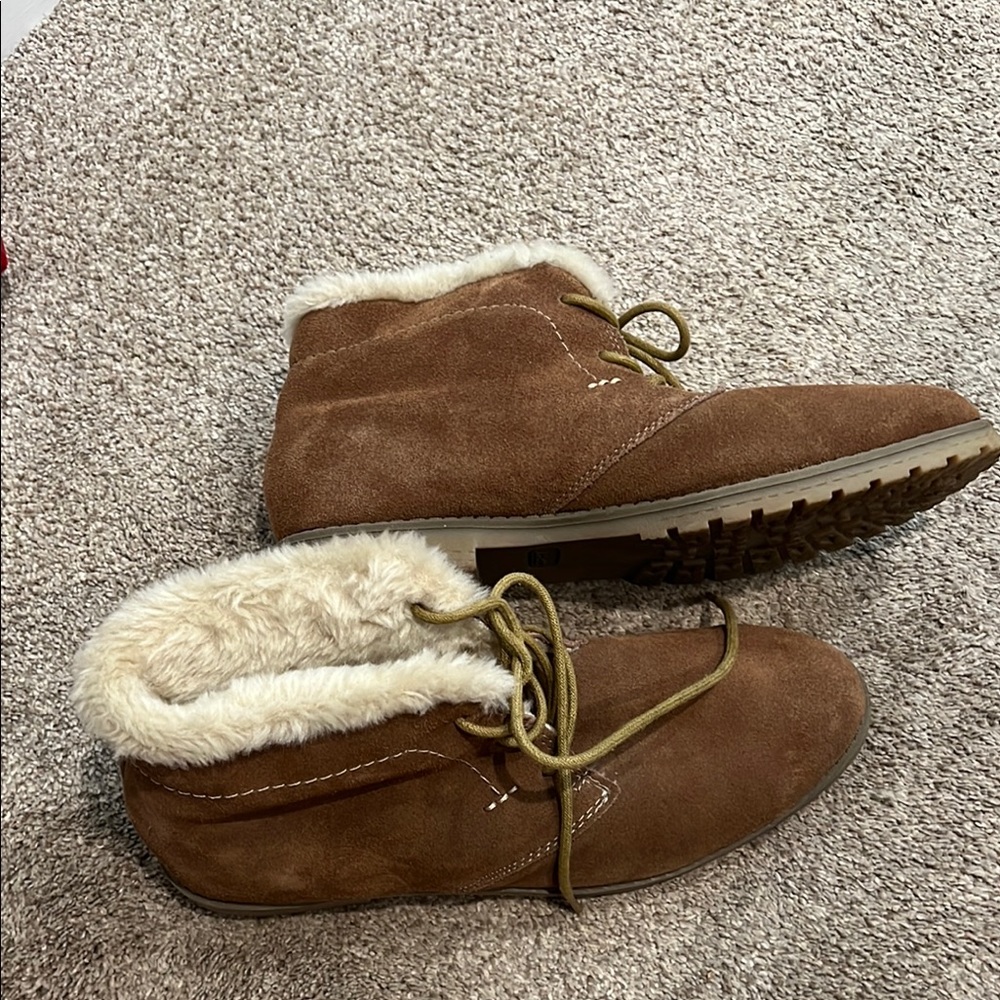 Bass Tan Suede Boots with Cream Fur